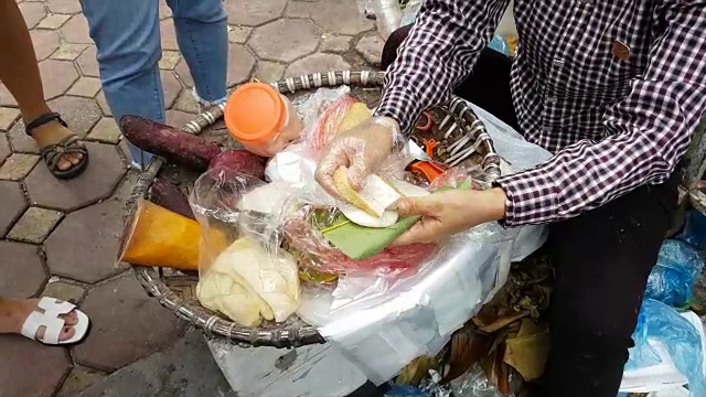 河内街头小贩的早餐视频下载