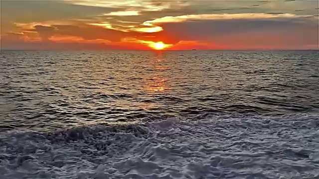海上日落/日出视频素材