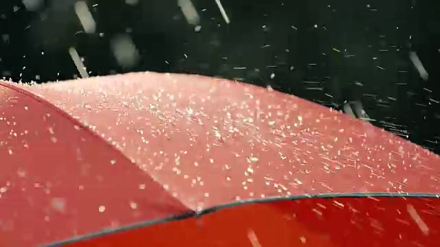 大雨落在红伞上视频素材