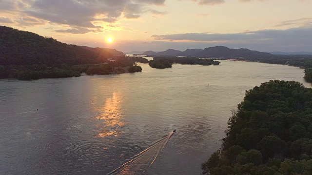 河在日落时分视频素材