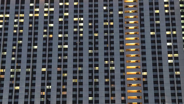 酒店灯火通明的窗户，时光流逝视频素材