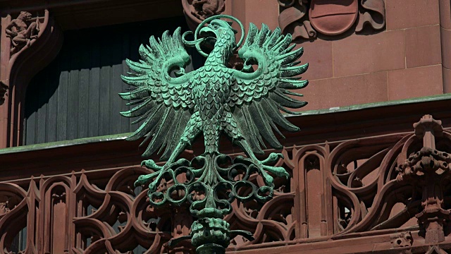 市政纹章上的罗默市政厅罗默堡，法兰克福的主要，黑森，德国视频素材