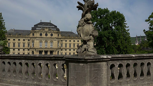 德国巴伐利亚州下弗兰科尼亚维尔茨堡的住宅和霍夫加藤视频素材