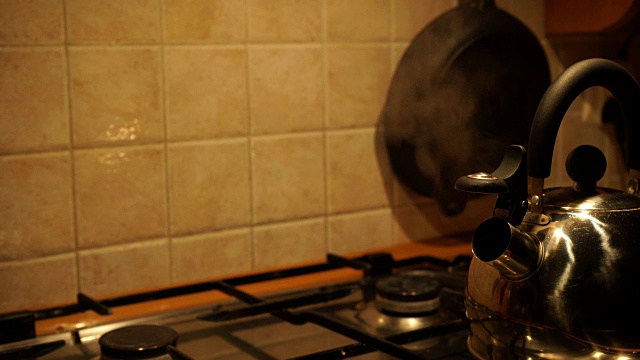茶壶配4K沸水视频素材