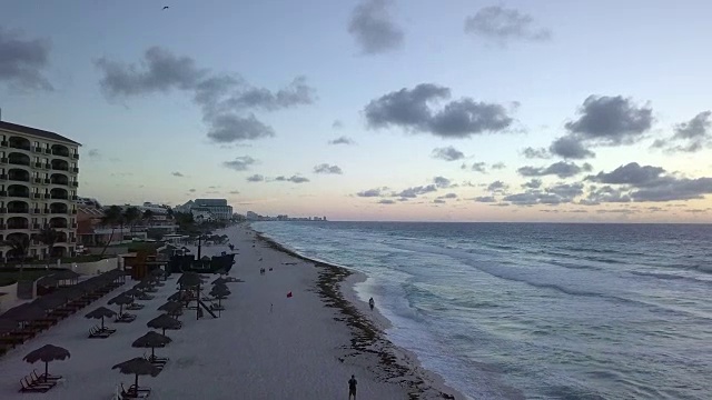 鸟瞰图:Cancun Hotel Row Aerial视频素材