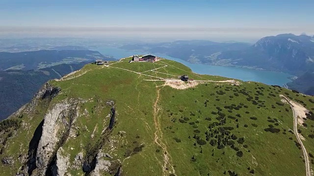 上奥地利萨尔兹卡默古特沙夫伯格的空中全景图视频素材