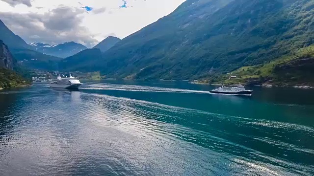 挪威盖兰格峡湾上的游轮视频素材