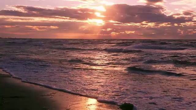 美丽的日落在海滩，希腊，哈尔基迪基视频素材