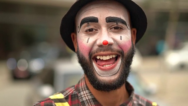 小丑做鬼脸视频下载