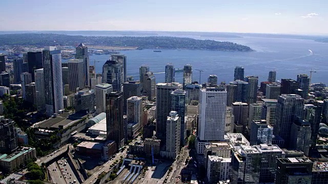 海滨城市天际线建筑物晴天空中天线视频素材