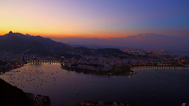 鸟瞰图横跨里约热内卢de里约热内卢日落视频素材