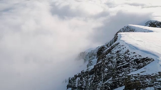 温根雪山云上视频素材