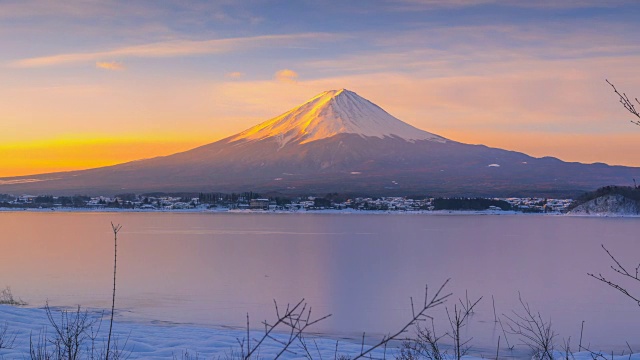 4k时间间隔日本冬季富士山的日出景象视频素材