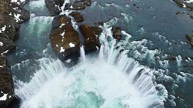 飞越冰岛Godafoss瀑布视频素材