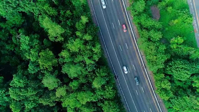 从空中俯瞰新泽西州特拉华水口附近的哥伦布高速公路。视频素材