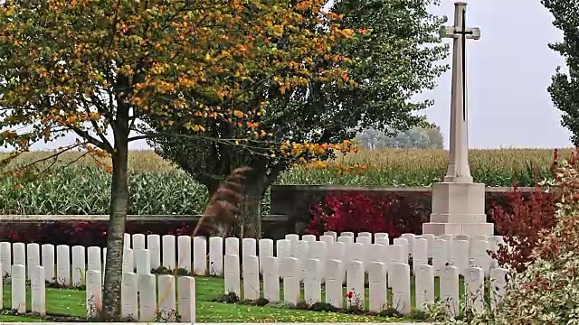 第一次世界大战的纪念地点:英国军人公墓视频素材
