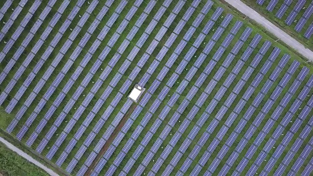太阳能发电站鸟瞰图农场替代能源视频素材