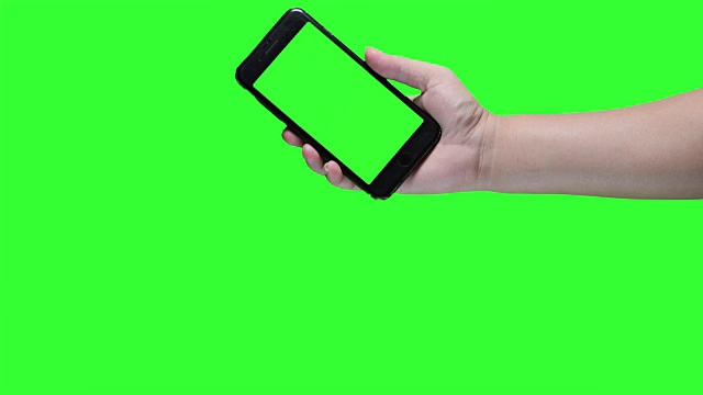 手持智能手机在绿色屏幕背景视频下载