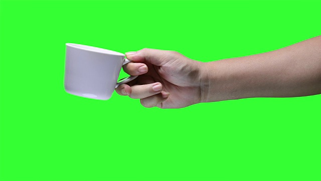 在绿色的屏幕背景上，手拿着咖啡杯视频下载