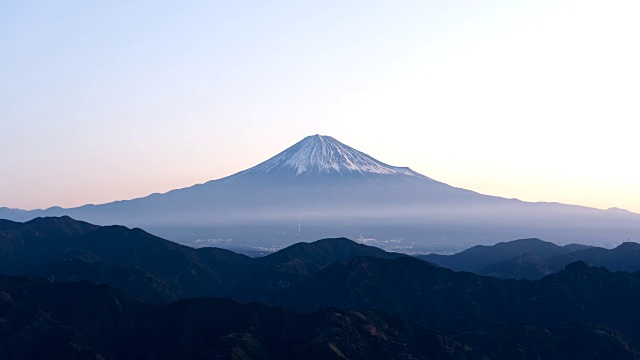 黎明时分的富士山视频素材