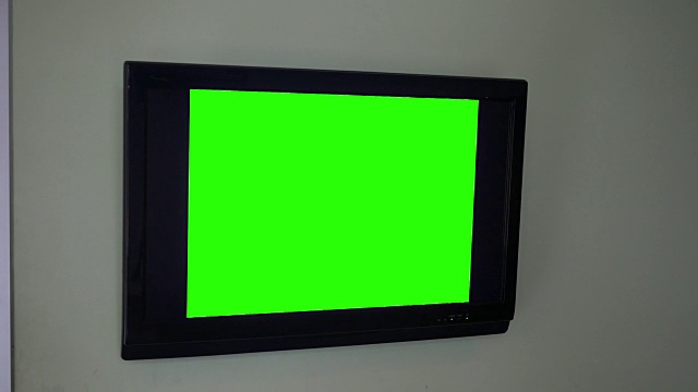 一个绿色屏幕的高清电视显示一个4x3标准清晰度信号视频下载