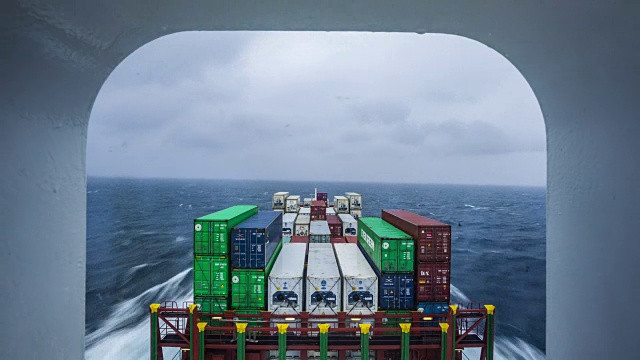 北海的集装箱货轮视频素材