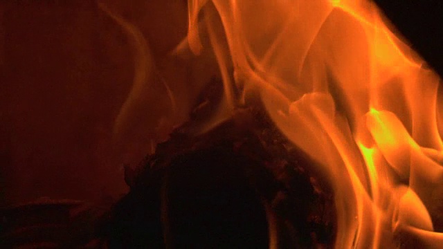 火燃烧木材超级慢动作视频素材
