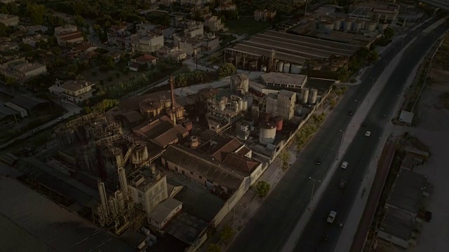 希腊帕特拉斯工业区和工厂区的鸟瞰图。视频下载