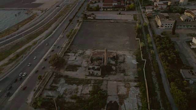 鸟瞰图，一个废弃的地区位于附近的帕特拉斯，希腊。视频下载