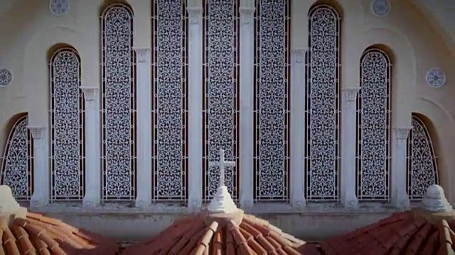 希腊佩特拉的圣安德鲁大教堂鸟瞰图。视频素材