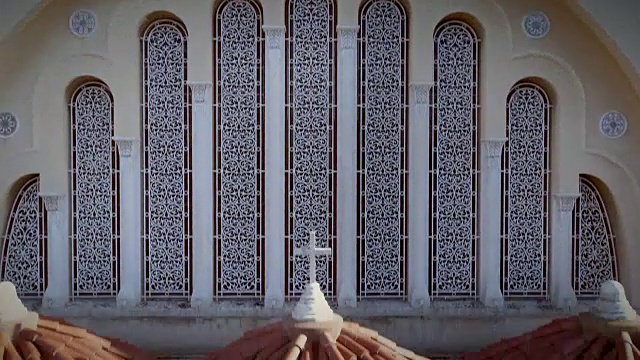 希腊佩特拉的圣安德鲁大教堂鸟瞰图。视频下载