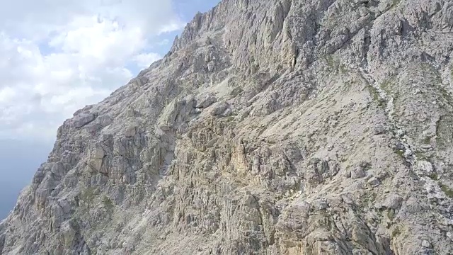 无人机拍摄的山区风景。视频素材