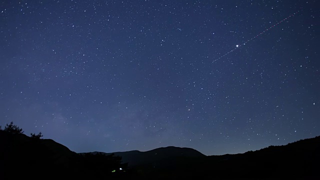 江原道汉白山国家公园万航宰山的星空视频下载