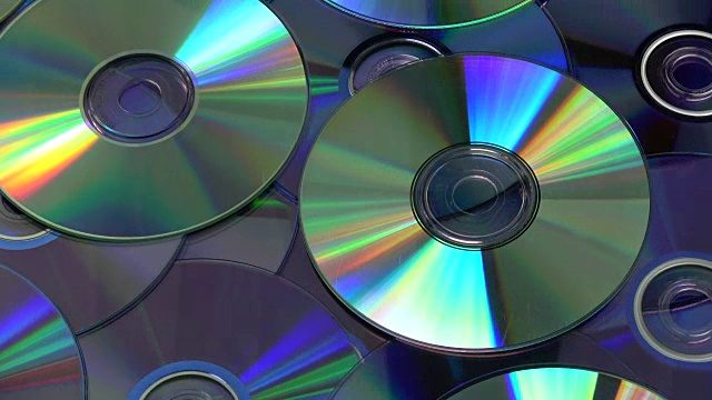 旋转闪亮的DVD和CD光盘背景视频下载