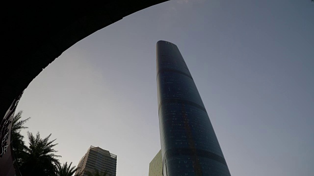 傍晚时分，广州市区著名建筑向上眺望4k中国视频购买