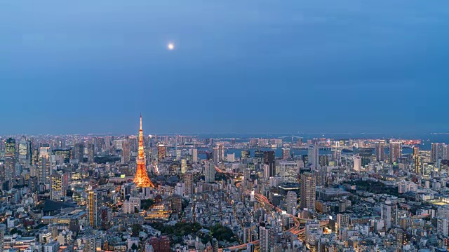 时间流逝在黄昏时间东京塔的城市景观视频素材