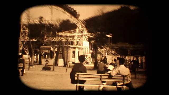 60年代的8毫米镜头，在游乐园里视频下载