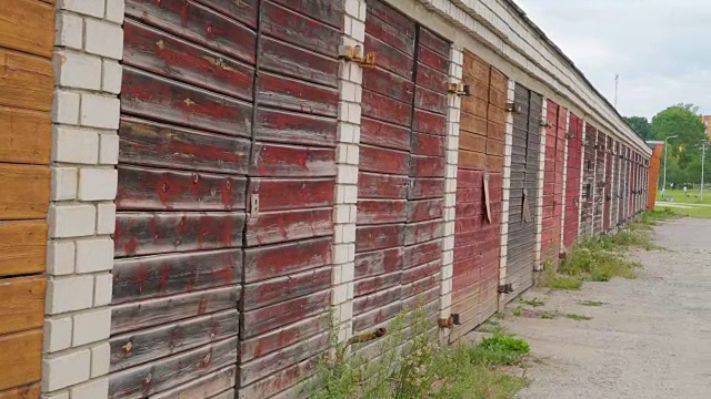 城市里的棚屋的木门视频素材