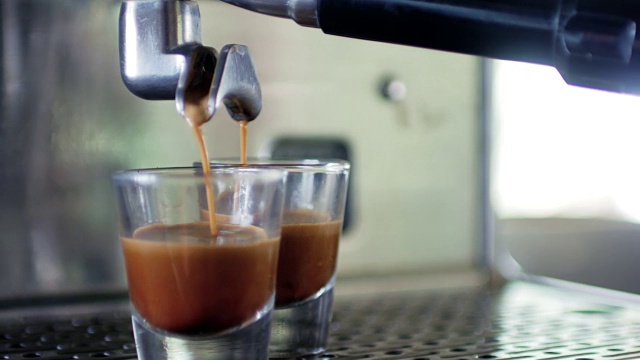 咖啡机制作的浓缩咖啡视频下载