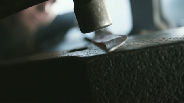 铁匠锻造焊接一把刀视频下载