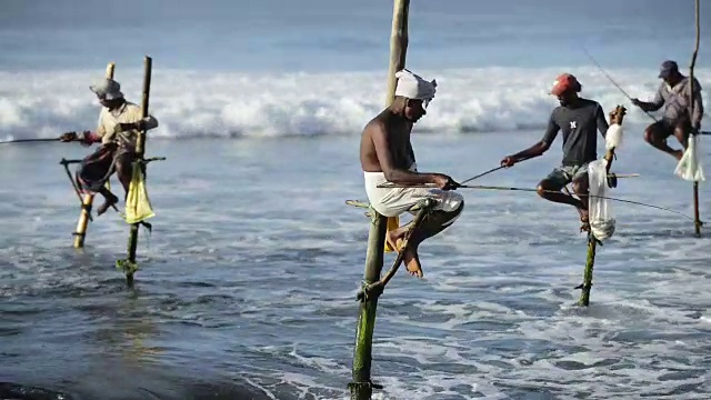 斯里兰卡韦利加马的传统渔民视频下载