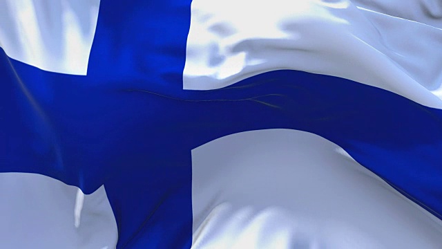 芬兰国旗迎风飘扬的慢动作动画。4K逼真的织物纹理旗帜平稳吹在一个刮风的日子连续无缝循环背景。视频下载