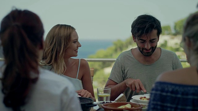 西班牙当地午餐与风景视频下载