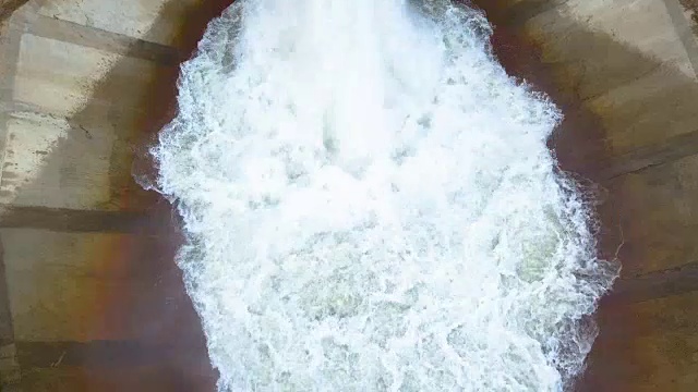 水流湍急的小水坝视频素材