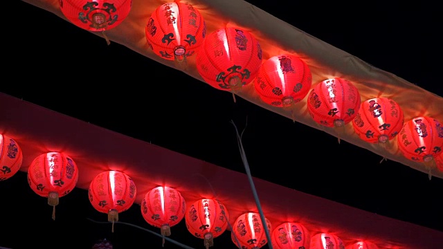 泰国曼谷中国步行街的红纸灯笼装饰视频素材