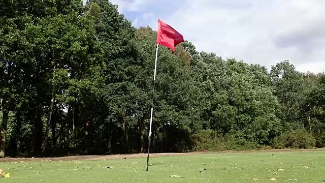 风吹高尔夫球场旗视频下载