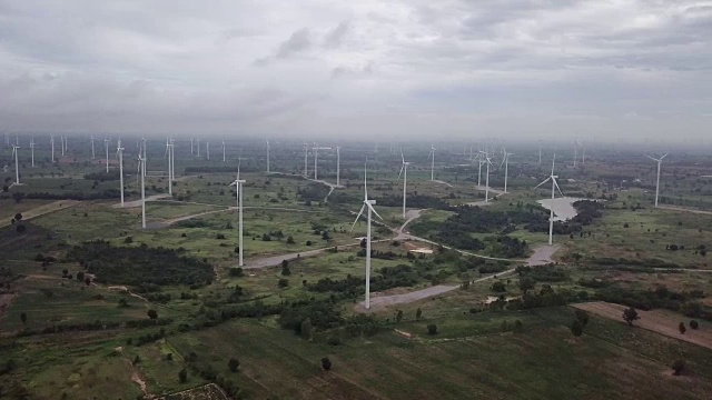 鸟瞰图的风力涡轮机替代能源视频素材