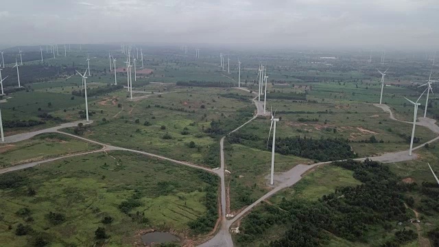 鸟瞰图的风力涡轮机替代能源视频素材