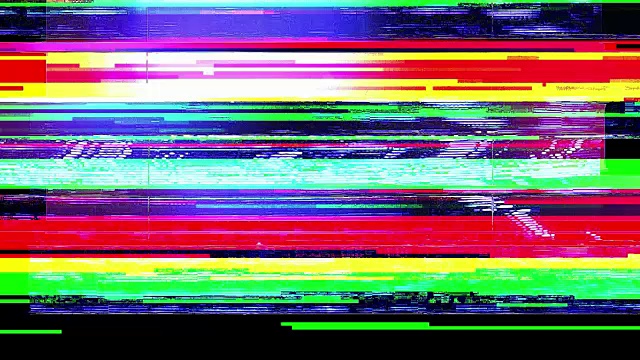 抽象逼真的屏幕小故障闪烁，多色模拟老式电视信号与不良干扰和彩色条，静态噪声背景，叠加视频素材
