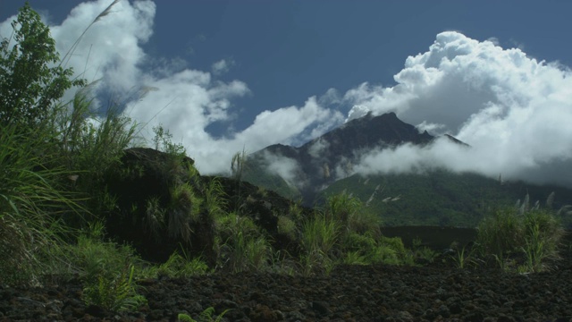 WS火山，蓝天，微风，马纳姆，巴布亚新几内亚，2009年4月视频下载
